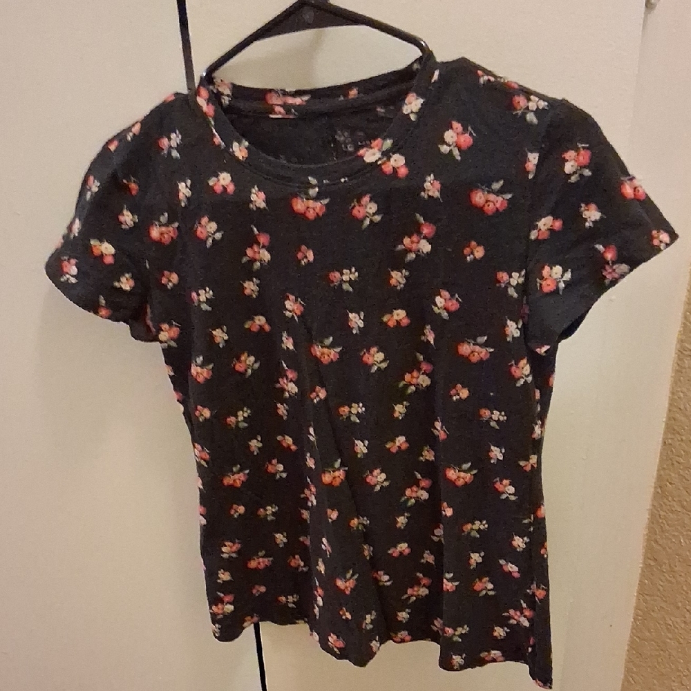 LC Lauren Conrad Black Floral Short Sleeve Top